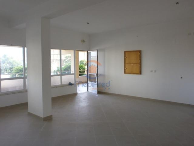 Loja de 80m2 com BOX na Reboleira