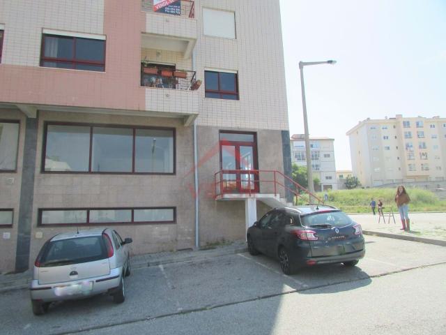 Loja de 93m2 c/ montras junto ao E.Leclerc Figueira da Foz