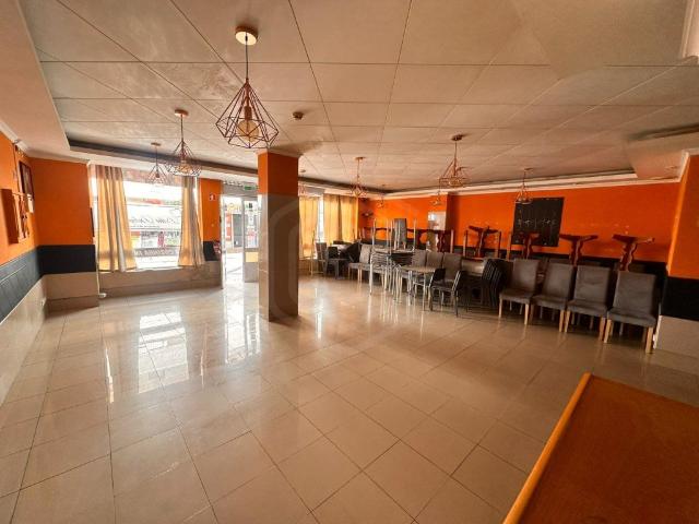 Loja destinada a comércio localizada em zona pedonal de gran. 144m² Monte Gordo