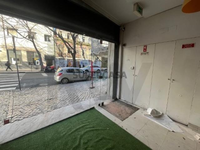 Loja para restauração com saída de fumos Arroios, Rua Pascoal de Melo