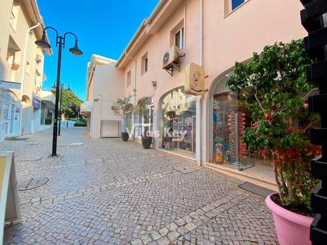 Loja e arrecadação, localizada na Marina de Vilamoura. 39m² Quarteira