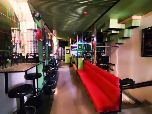 Loja e Bar junto à Avenida Duque de Loulé