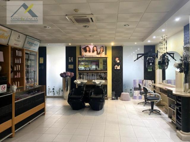 Loja e Garagem no Centro Comercial Aranguês em Setúbal