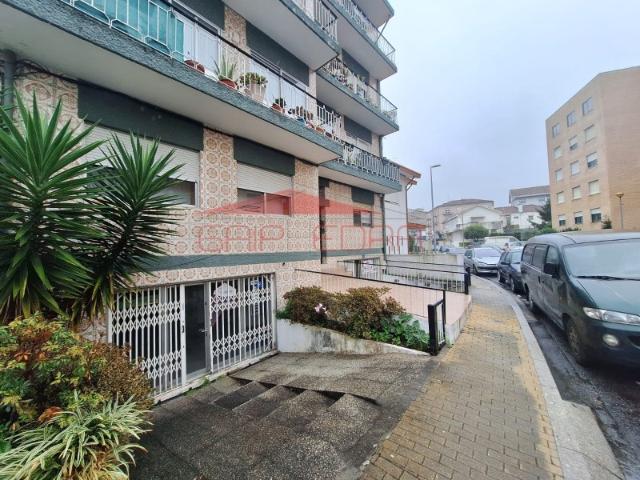 Armazém na Rua Gandra Ermesinde Vaçongo
