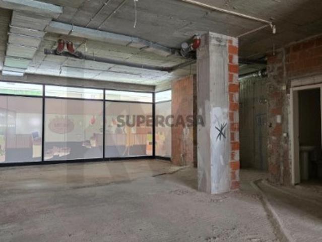 Loja em Miraflores com 118 m² + 3 Estacionamentos | Oportunidade