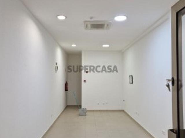 Loja em Monte Gordo 400m da Praia