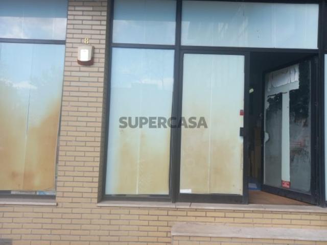 Loja em Aveiro com 200 m² Comércio e Serviços