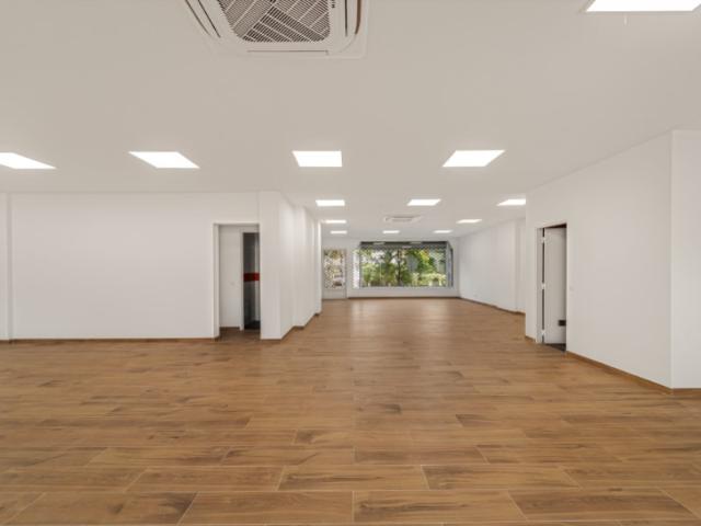 Loja em Benfica com 524m², para arrendamento