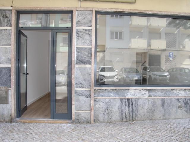LOJA EM BENFICA REMODELADA ARRENDAMENTO