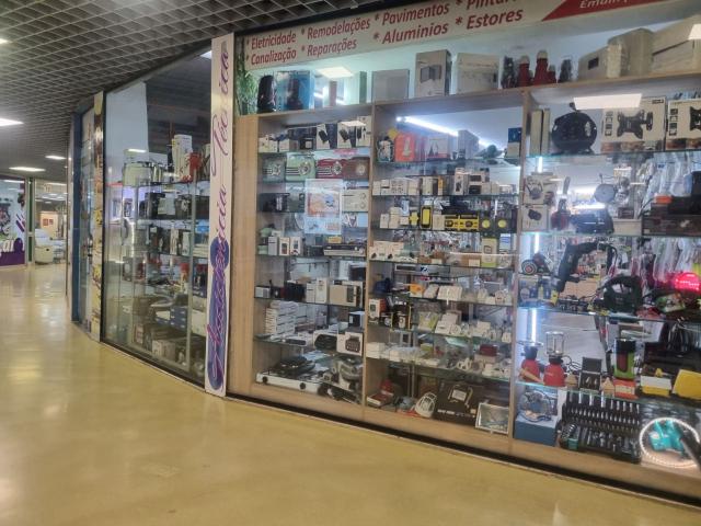 Loja em centro comercial, para trespasse, Loures Moscavide e Portela