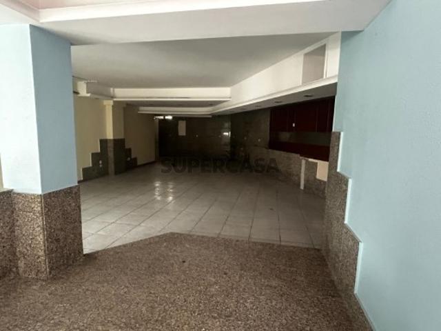 Loja em Paredes