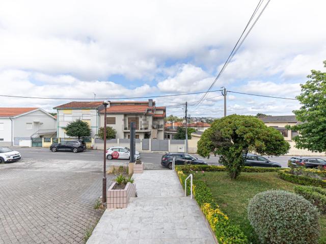 Loja, Encosta do Douro Ramalde Ermentão, São Cosme Valbom Jovim
