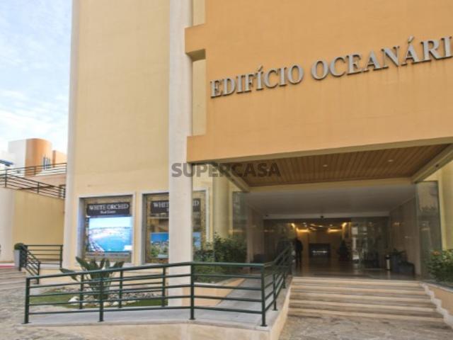 Loja/ escritório em zona de prestigio, com grandes montras, Guia Cascais