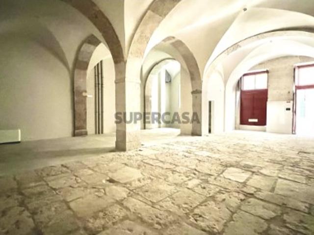 Loja/ Espaço Comercial Novo em Alfama Junto ao Campo das Cebolas