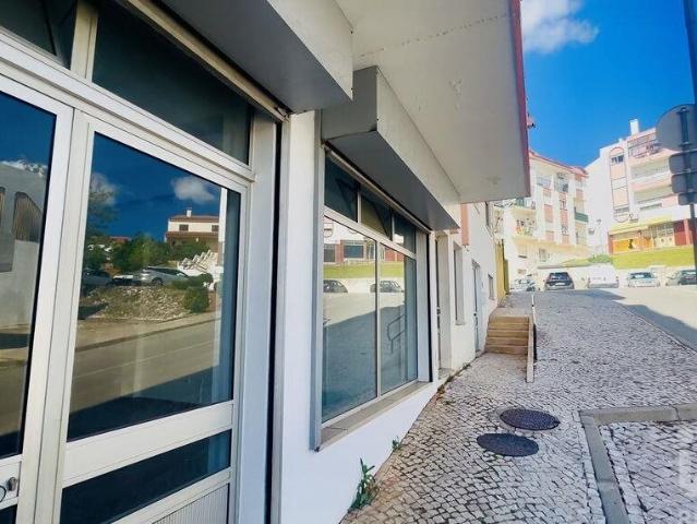 Loja / Estabelecimento Comercial em Cadaval e Pêro Moniz de. 142m² Cadaval e Pero Moniz