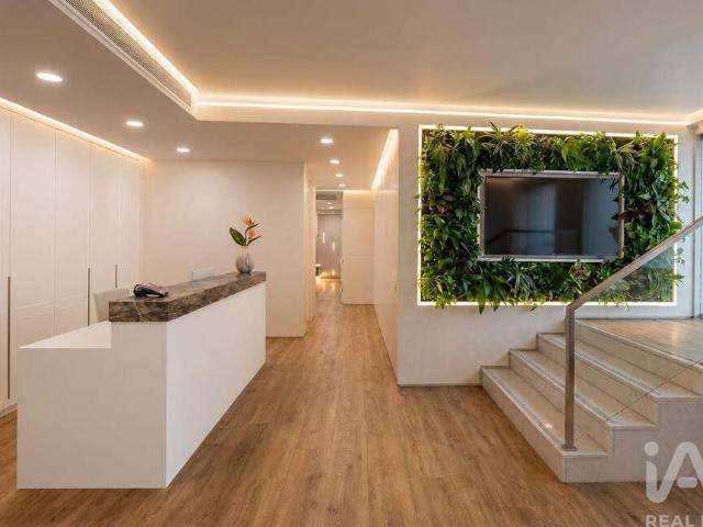 Loja / Estabelecimento Comercial em Areeiro de 118,00 m²