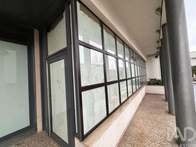 Loja / Estabelecimento Comercial em Arrifana de 397,00 m²