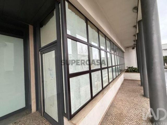 Loja / Estabelecimento Comercial em Arrifana de 397,00 m²