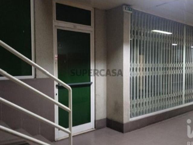 Loja / Estabelecimento Comercial em Gondomar São Cosme, Valbom e Jovim de 55,00 m²