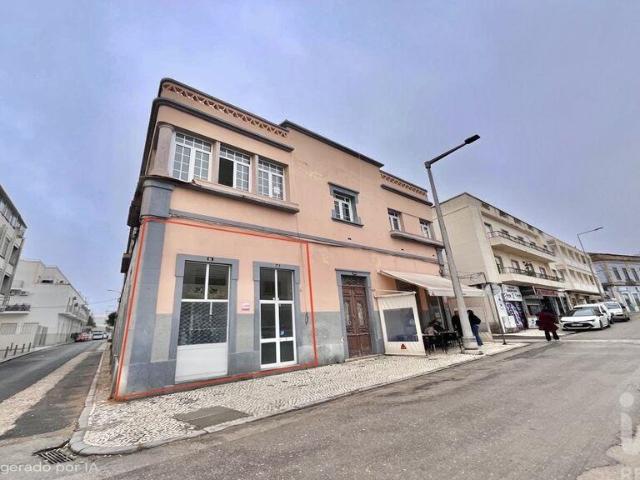 Loja / Estabelecimento Comercial em Olhão de 113,00 m²