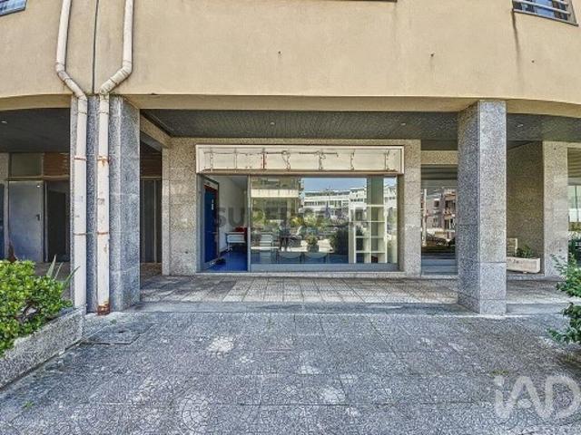 Loja / Estabelecimento Comercial em Lordelo Do Ouro E Massarelos de 139,00 m²
