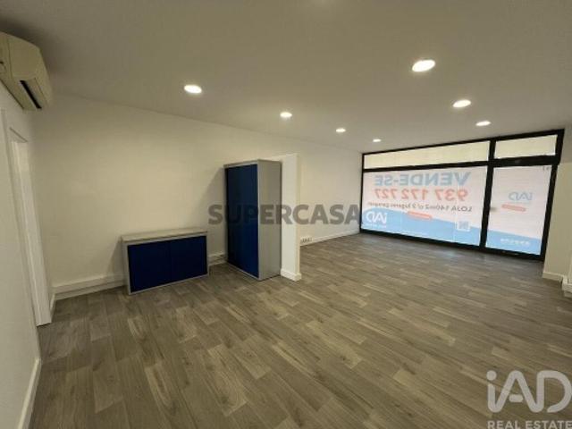 Loja / Estabelecimento Comercial em Lordelo Do Ouro E Massarelos de 140,00 m²