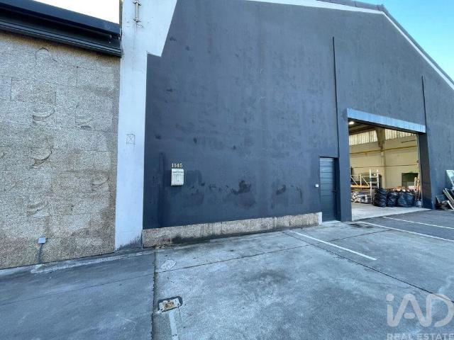 Loja / Estabelecimento Comercial em Manhente de 230,00 m²