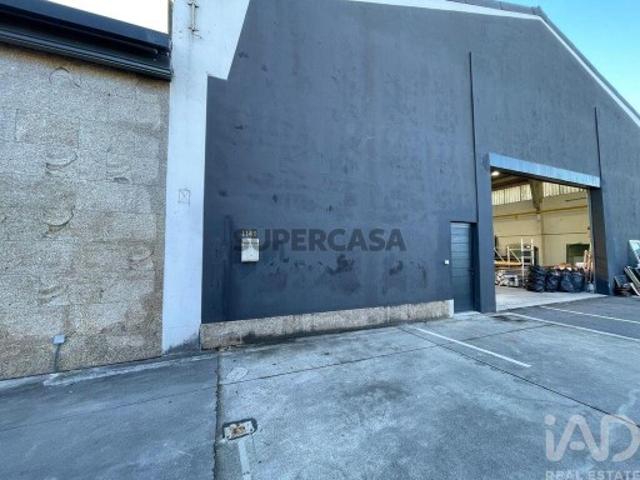 Loja / Estabelecimento Comercial em Manhente de 230,00 m²