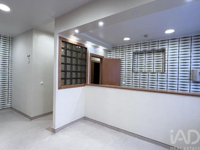 Loja / Estabelecimento Comercial em Santa Maria, São Pedro E Matacães de 130,00 m²