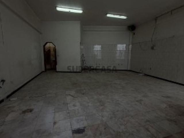 Loja / Estabelecimento Comercial em Santa Maria, São Pedro E Matacães de 51,00 m²