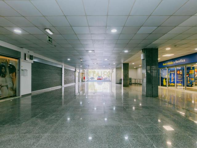 LOJA Galeria Comercial Benfica com estacionamento