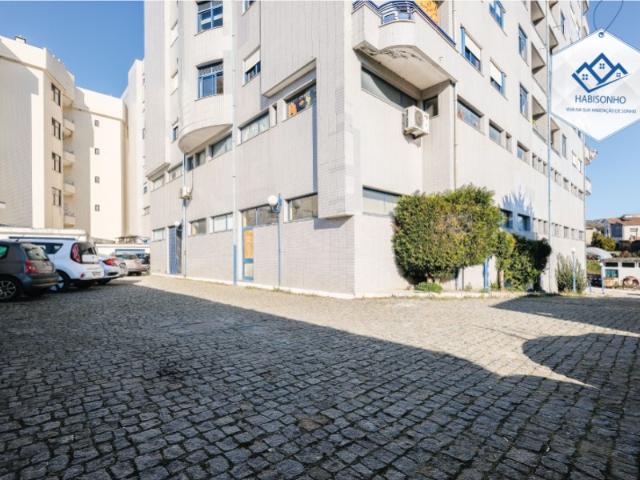 Loja | Garagens Box | Armazém | São Pedro da Cova
