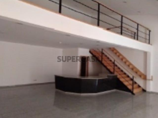 Loja inserida num outlet grossista com 100m2