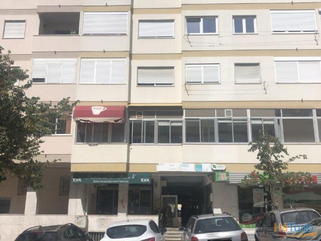 Loja ? Inserida em Galeria Comercial ? Av. D. Pedro V, Linda ? A Velha, Oeiras ? VENDIDO | 26024059685