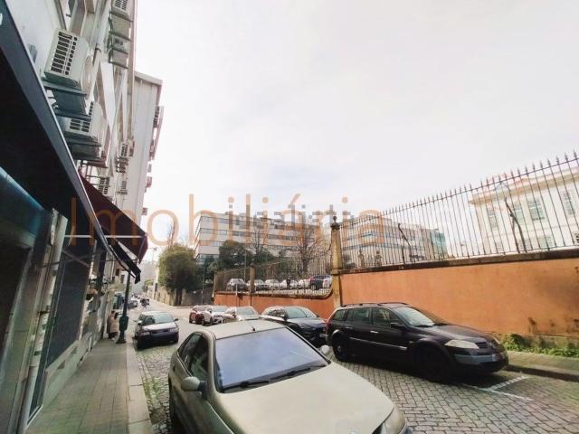 Loja, Júlio Dinis Hospital Militar, Cedofeita Santo Ildefonso Sé Miragaia São Nicolau Vitória