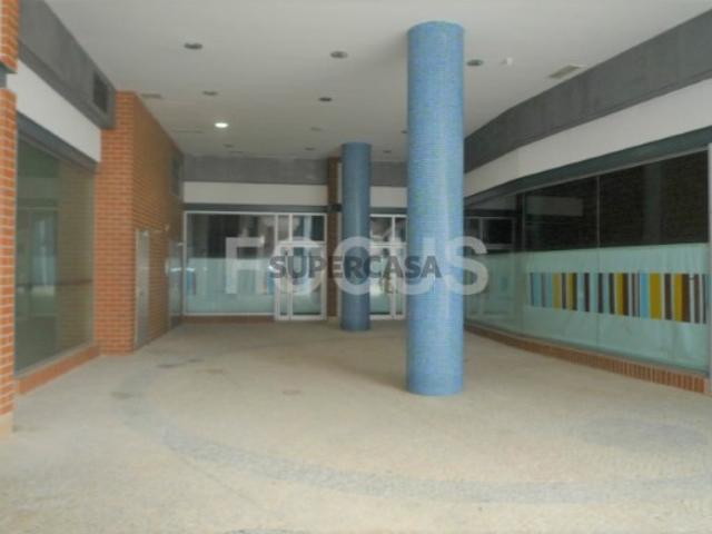 Loja localizada na zona ex libris de Aveiro