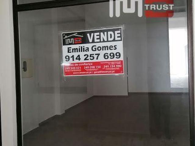Loja para comercio bem localizada no centro da cidade | 26083338967