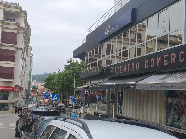 Loja para comércio no Centro Comercial de Alcobaça