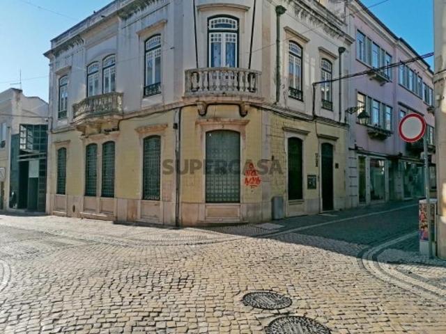 Loja para Comércio/Serviços na Zona Histórica de Santarém