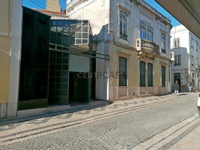 Loja para Comércio/Serviços na Zona Histórica de Santarém