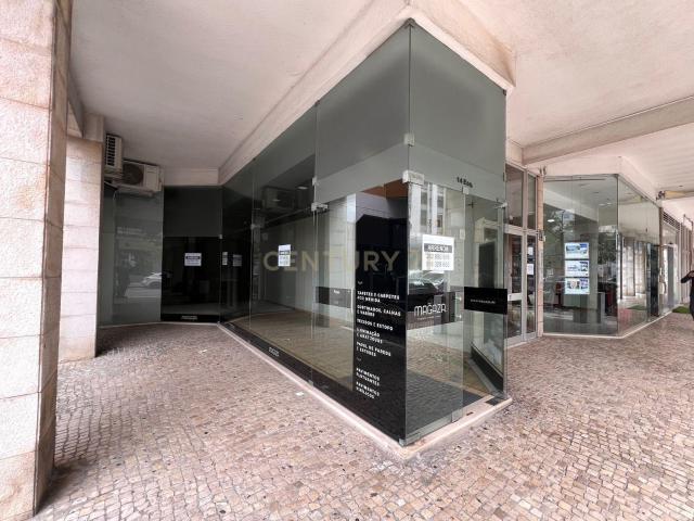 Loja para Arrendamento na Avenida 1.º de Maio em Caldas da Rainha