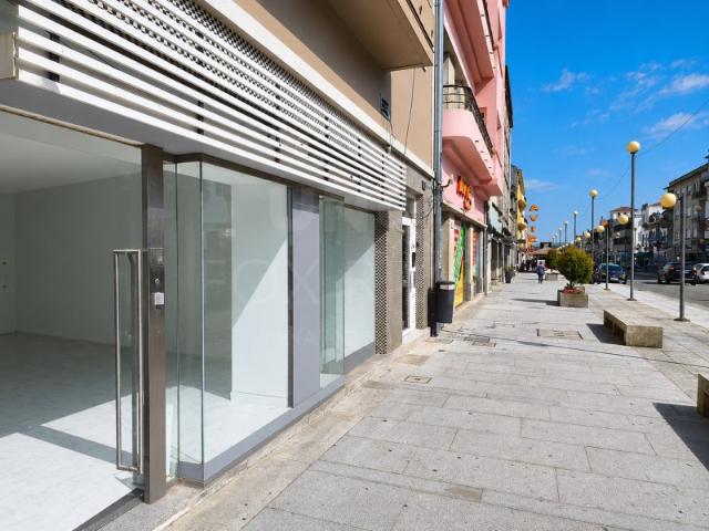 Loja para arrendamento na Avenida principal de Viana do Castelo