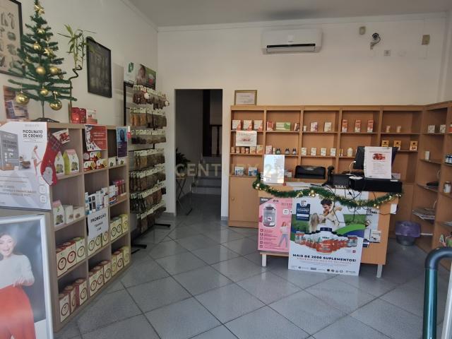 Loja para Arrendamento na EN 125 em Olhão | Excelente Visibilidade