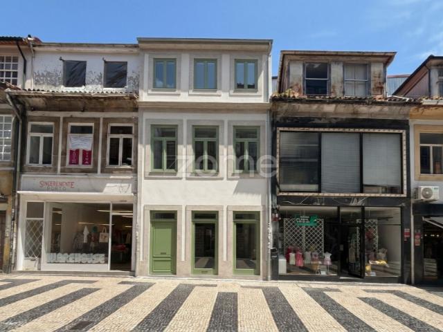 Loja para arrendamento na Rua de Cedofeita