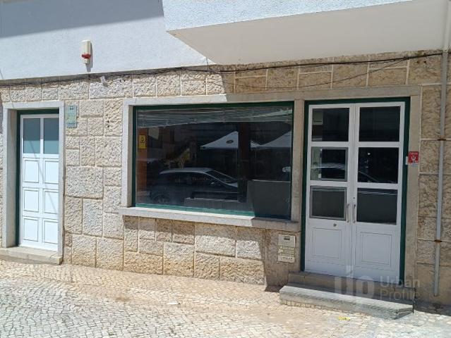 Loja para arrendamento nas Fontainhas, Cascais