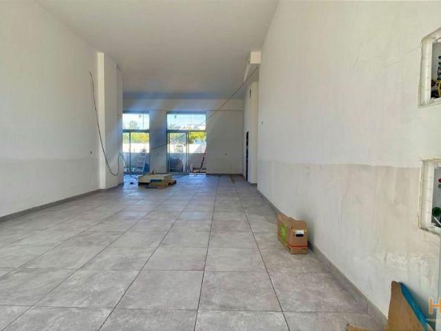 Loja para Arrendamento no Montijo | 75m² + Terraço 35m² | Excelente para Restauração, Café ou Escritório | 26084088223