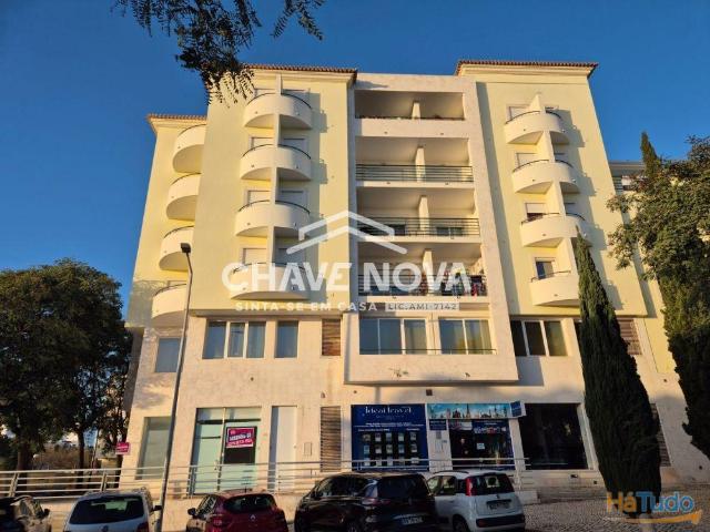 Loja para Arrendamento Anual no Centro de Albufeira 155 m² com 12 Espaços de Estacionamento | 26074064745