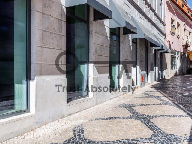 Loja para arrendamento com 108m² junto à Baía de Cascais