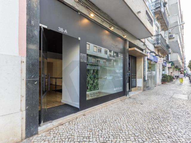 Loja para arrendamento com 217m², Junto ao Jardim da Parada