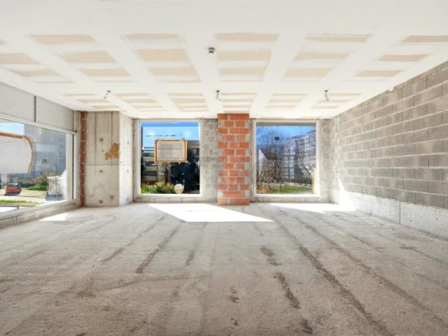 Loja para Arrendamento com 225 m² em 2 Pisos e Extração de Fumos no Hera Residence | Alta de Lisboa